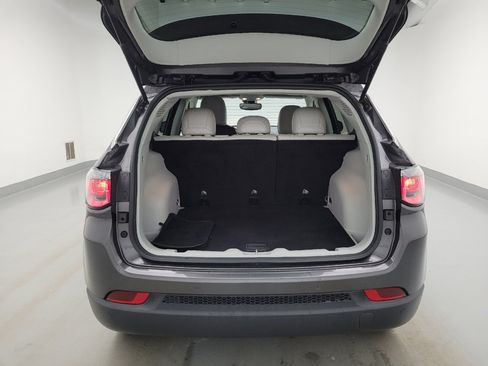 Used 2020 Jeep Compass Latitude FWD image 29
