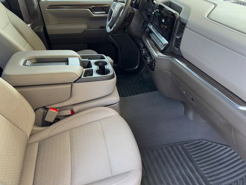 Used 2025 Chevrolet Silverado 1500 LT image 17