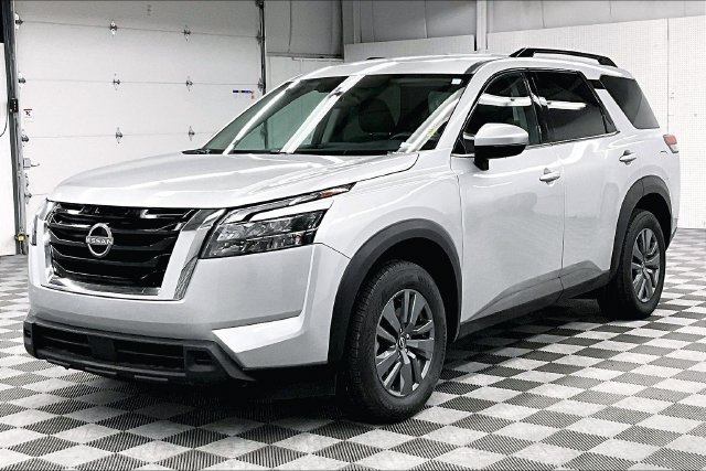 Used 2025 Nissan Pathfinder SV FWD image 11