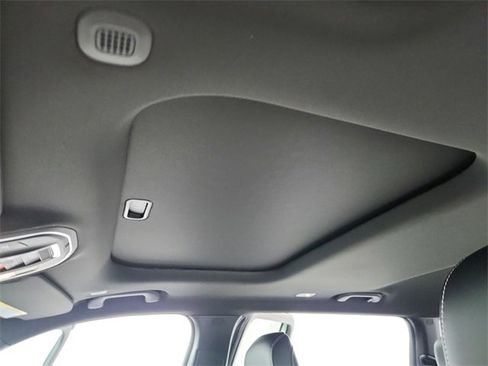 New 2025 Jeep Grand Cherokee L Altitude image 21