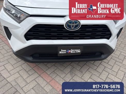 Used 2020 Toyota RAV4 LE image 4