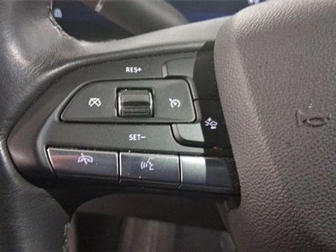 Used 2025 Cadillac XT4 Premium Luxury image 28