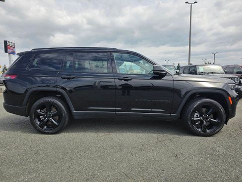 Used 2024 Jeep Grand Cherokee L Altitude AWD/4WD image 8