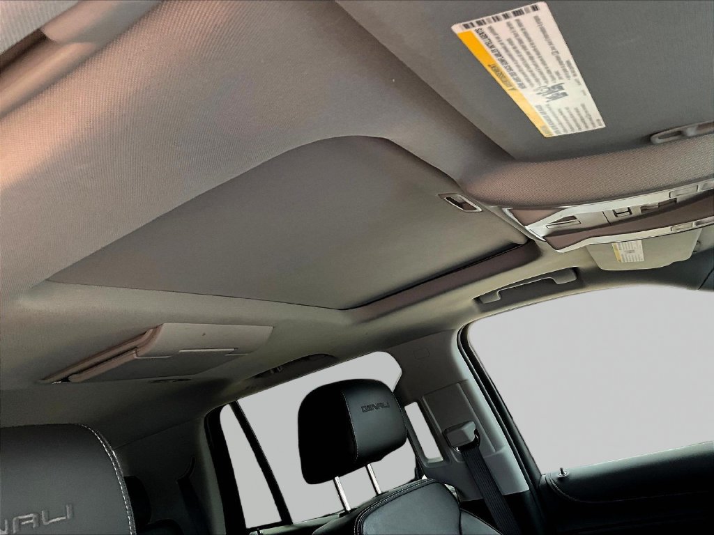Used 2019 GMC Yukon Denali w/ Denali Ultimate Black Edition AWD/4WD image 30