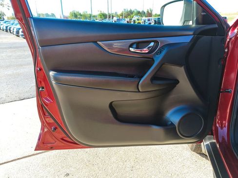 Used 2020 Nissan Rogue S AWD/4WD image 18