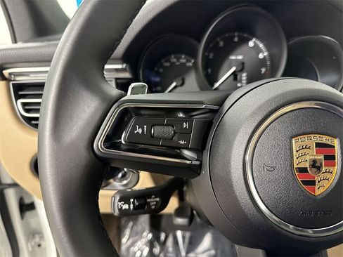 Certified 2025 Porsche Macan image 38