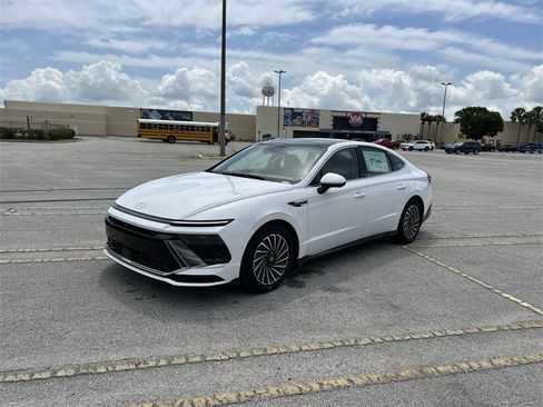 New 2025 Hyundai Sonata Limited image 14