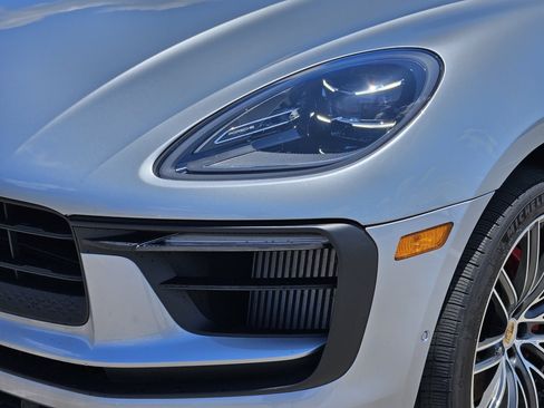 Certified 2024 Porsche Macan S AWD/4WD image 12