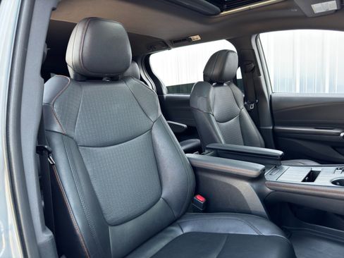 Used 2023 Toyota Sienna XSE image 40