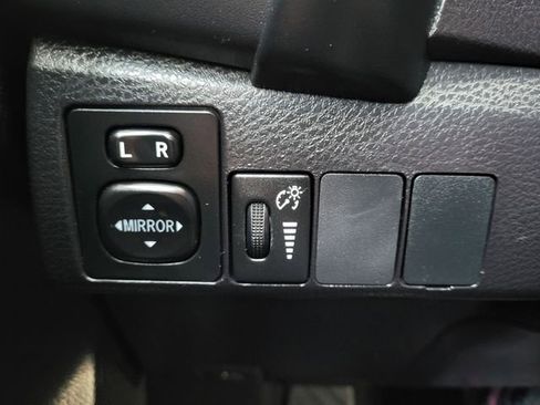 Used 2018 Toyota Corolla LE image 26