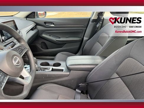 Used 2025 Nissan Altima 2.5 SV image 7