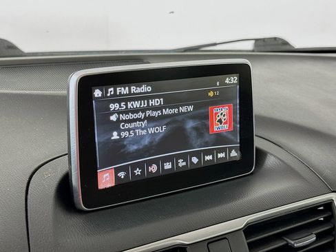 Used 2015 MAZDA MAZDA3 i Touring w/ Technology Package FWD image 17