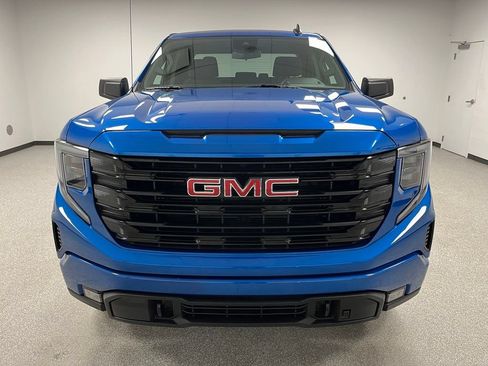Used 2024 GMC Sierra 1500 Elevation AWD/4WD image 3