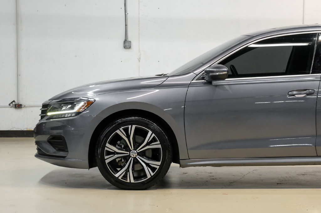 Used 2022 Volkswagen Passat 2.0T SE FWD image 16