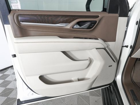 Used 2021 GMC Yukon Denali w/ Denali Premium Package image 16