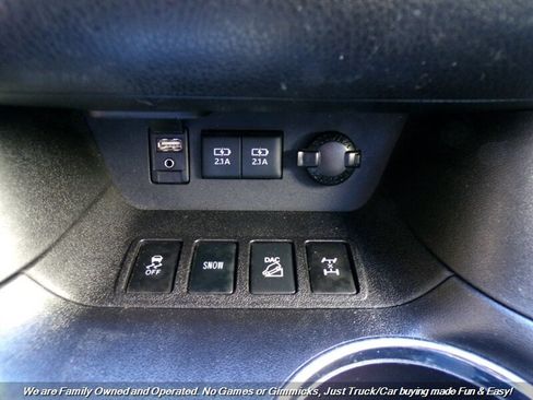 Used 2017 Toyota Highlander Plus w/ Carpet Mat Package image 39