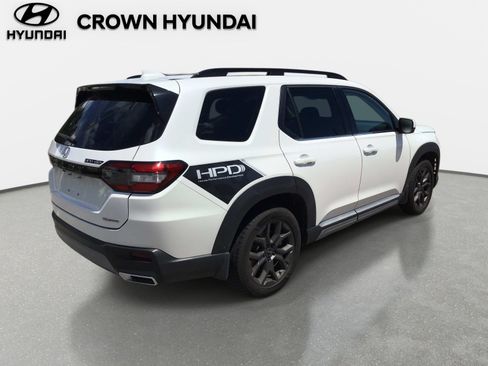 Used 2023 Honda Pilot Touring image 4