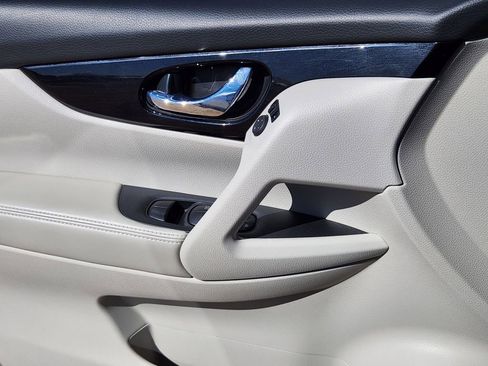 Used 2019 Nissan Rogue Sport SV w/ Technology Package image 6