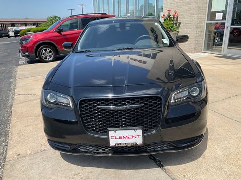 Used 2023 Chrysler 300 Touring w/ Sport Appearance Package RWD image 3