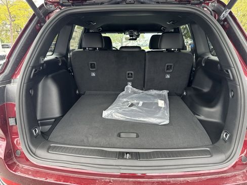 New 2025 Jeep Grand Cherokee Limited w/ Black Appearance Package image 32