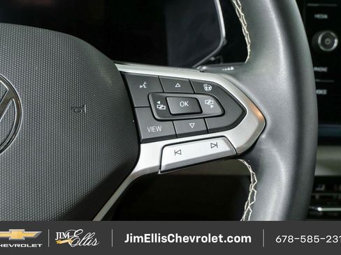 Used 2023 Volkswagen Taos SE FWD image 11