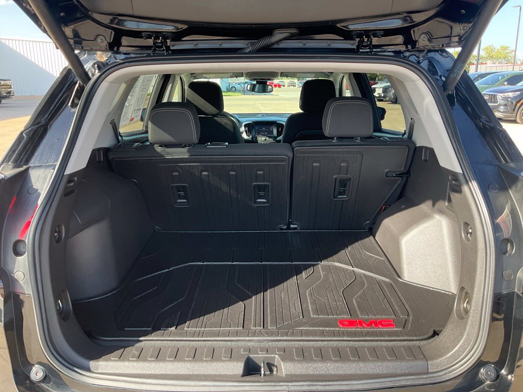 Used 2023 GMC Terrain SLE w/ Driver Convenience Package FWD image 28