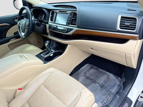 Used 2018 Toyota Highlander Limited FWD image 14