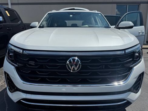 Used 2024 Volkswagen Atlas Cross Sport SEL R-Line AWD/4WD image 4