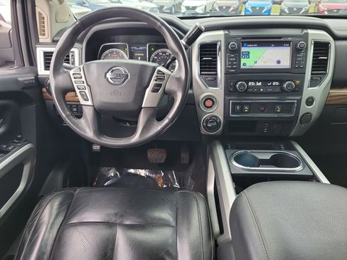 Used 2017 Nissan Titan SL image 10
