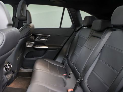 Used 2024 Mercedes-Benz GLC 300 4MATIC image 21