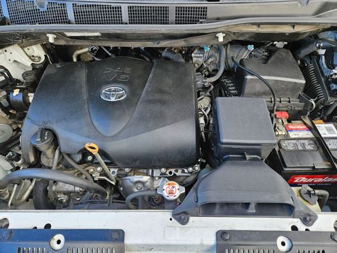 Used 2017 Toyota Sienna XLE w/ XLE Navigation Package FWD image 35