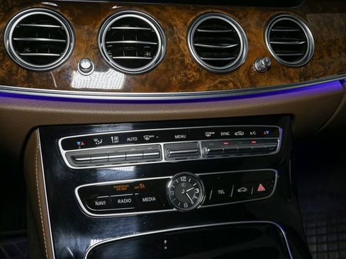 Used 2017 Mercedes-Benz E 300 4MATIC image 25