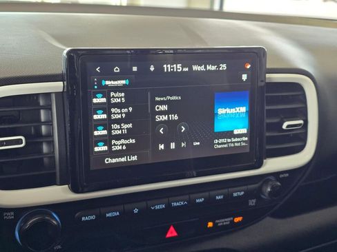 Used 2022 Hyundai Venue Limited FWD image 30