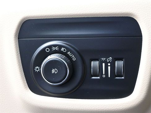 Used 2022 Jeep Grand Cherokee L Limited w/ Luxury Tech Group II image 7