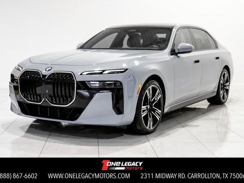 Used 2024 BMW 760i xDrive w/ Premium Package 2 AWD/4WD image 1