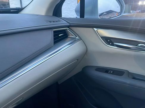 Used 2017 Cadillac XT5 Luxury image 33