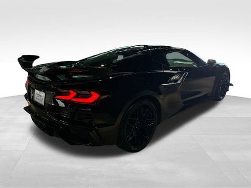 Used 2025 Chevrolet Corvette Z06 w/ Z07 Performance Package RWD image 5