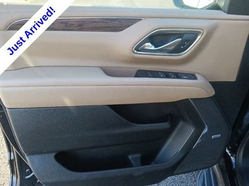 Used 2024 Chevrolet Suburban Premier RWD image 11