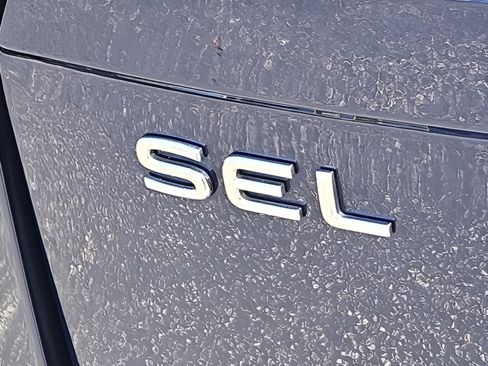 Certified 2024 Volkswagen Tiguan SEL R-Line AWD/4WD image 33