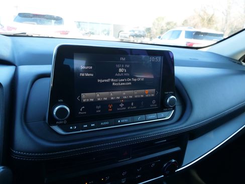 Used 2024 Nissan Rogue S image 25