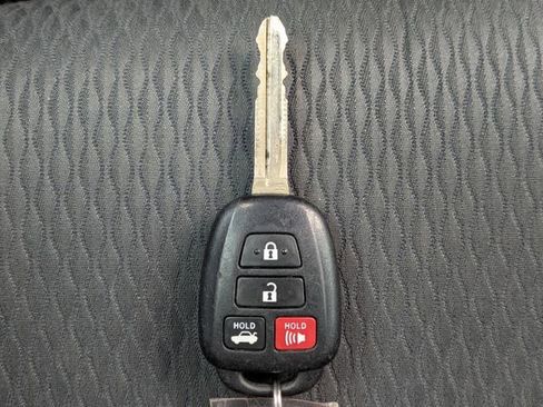 Used 2018 Toyota Corolla LE FWD image 26