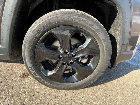 Used 2018 Jeep Compass Altitude image 10