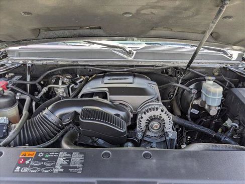 Used 2013 Chevrolet Suburban LT RWD image 23