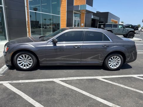 Used 2014 Chrysler 300 RWD image 2