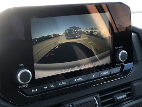 Used 2025 Nissan Pathfinder S image 20