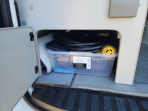 Used 2011 Mercedes-Benz Sprinter 2500 image 28