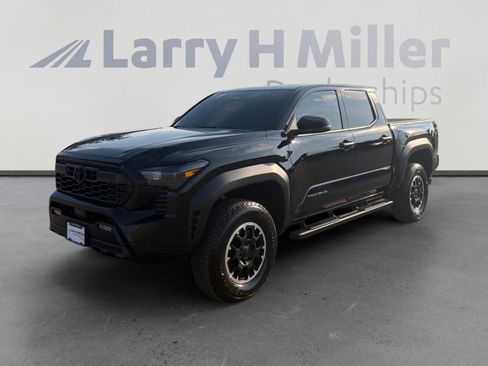Used 2026 Toyota Tacoma TRD Off-Road w/ TRD Off Road Upgrade Package AWD/4WD image 1