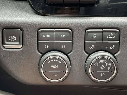 Used 2022 Chevrolet Silverado 1500 ZR2 w/ Technology Package AWD/4WD image 23