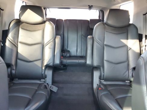 Used 2020 Cadillac Escalade Luxury image 23