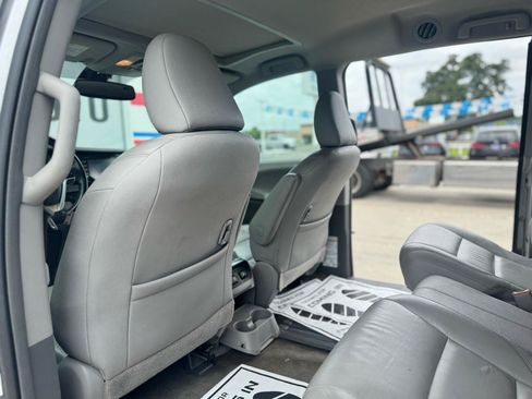 Used 2018 Toyota Sienna XLE FWD image 60